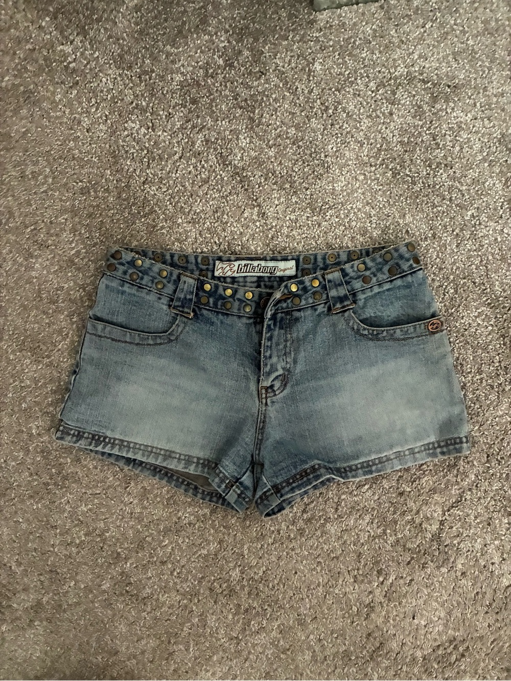 Vintage Y2K Billabong Women's Light Blue Denim Shorts with Stud Detail
